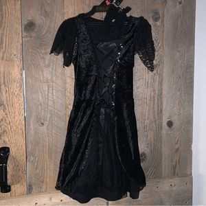 Girl’s M 7-8 Black Halloween Fancy Lace Up Witch Dress Net Wrist Covers Velour